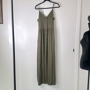 Venus NWOT army green bottom front Maxi dress with pockets size M
